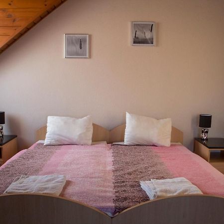 Bed and Breakfast Gilde étterem és panzió Pilisvörösvár Exterior foto